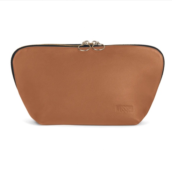 Kusshi Handbags - NWOT Kusshi Makeup Bag